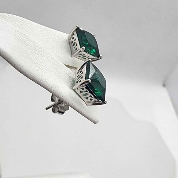 NEW Sterling Silver 925 Green GemStone Studs  - Earrings - Picture 2 of 4